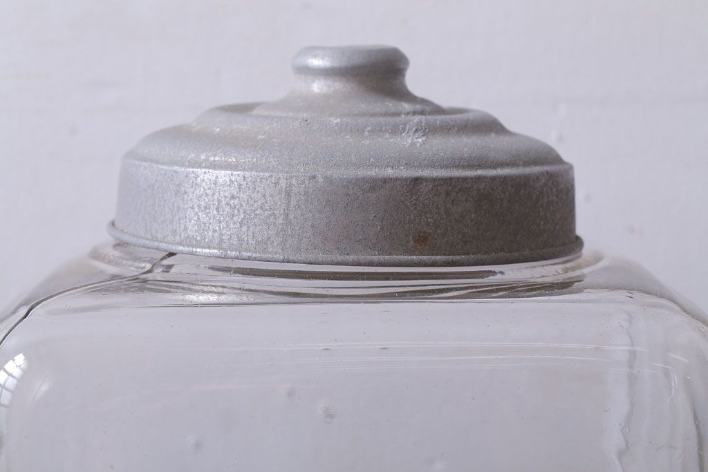 アンティーク雑貨　昭和レトロ　ガラス蓋とブリキ蓋のガラス瓶2個セット