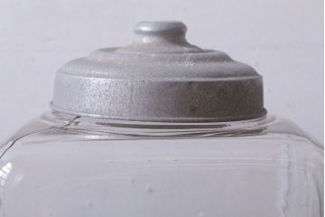アンティーク雑貨　昭和レトロ　ガラス蓋とブリキ蓋のガラス瓶2個セット