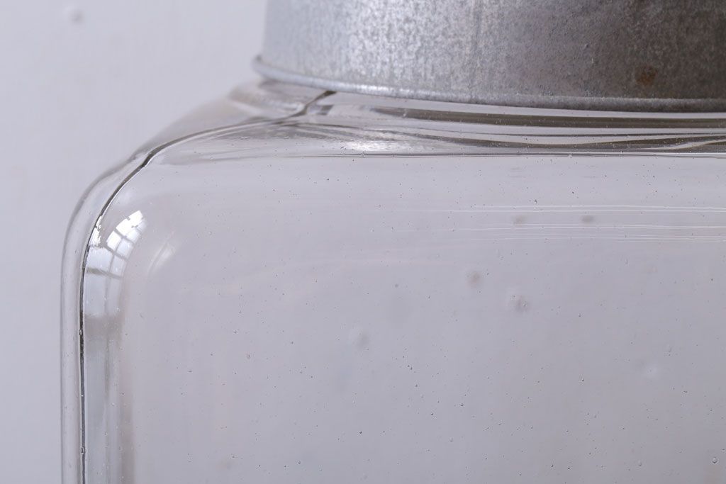 アンティーク雑貨　昭和レトロ　ガラス蓋とブリキ蓋のガラス瓶2個セット