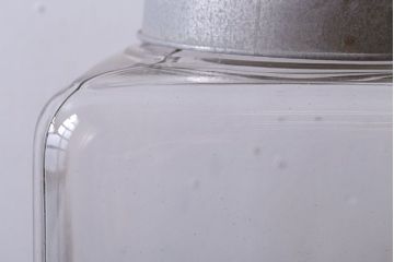 アンティーク雑貨　昭和レトロ　ガラス蓋とブリキ蓋のガラス瓶2個セット