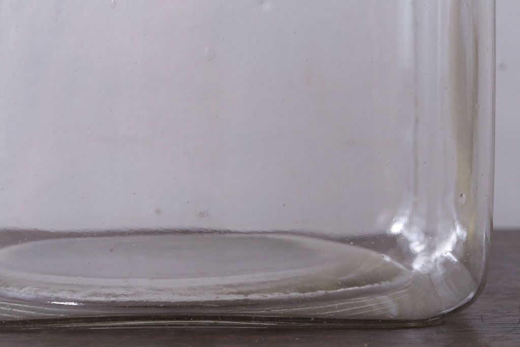 アンティーク雑貨　昭和レトロ　ガラス蓋とブリキ蓋のガラス瓶2個セット