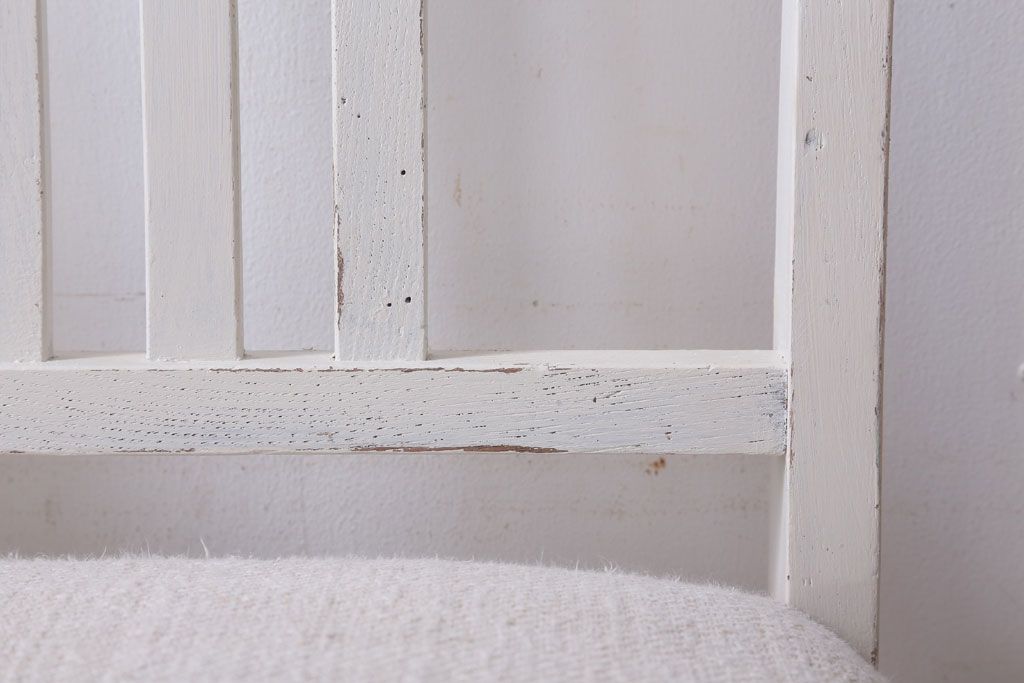 アンティーク家具　アンティークペイント　アンティークリネン座面の白いチェア(椅子)