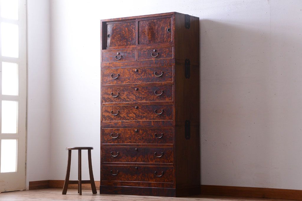 アンティーク家具　和製アンティーク　高級品!バール杢のトチ材製3段重ね衣装箪笥