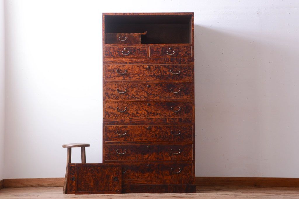 アンティーク家具　和製アンティーク　高級品!バール杢のトチ材製3段重ね衣装箪笥