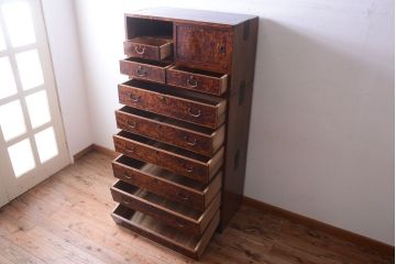 アンティーク家具　和製アンティーク　高級品!バール杢のトチ材製3段重ね衣装箪笥