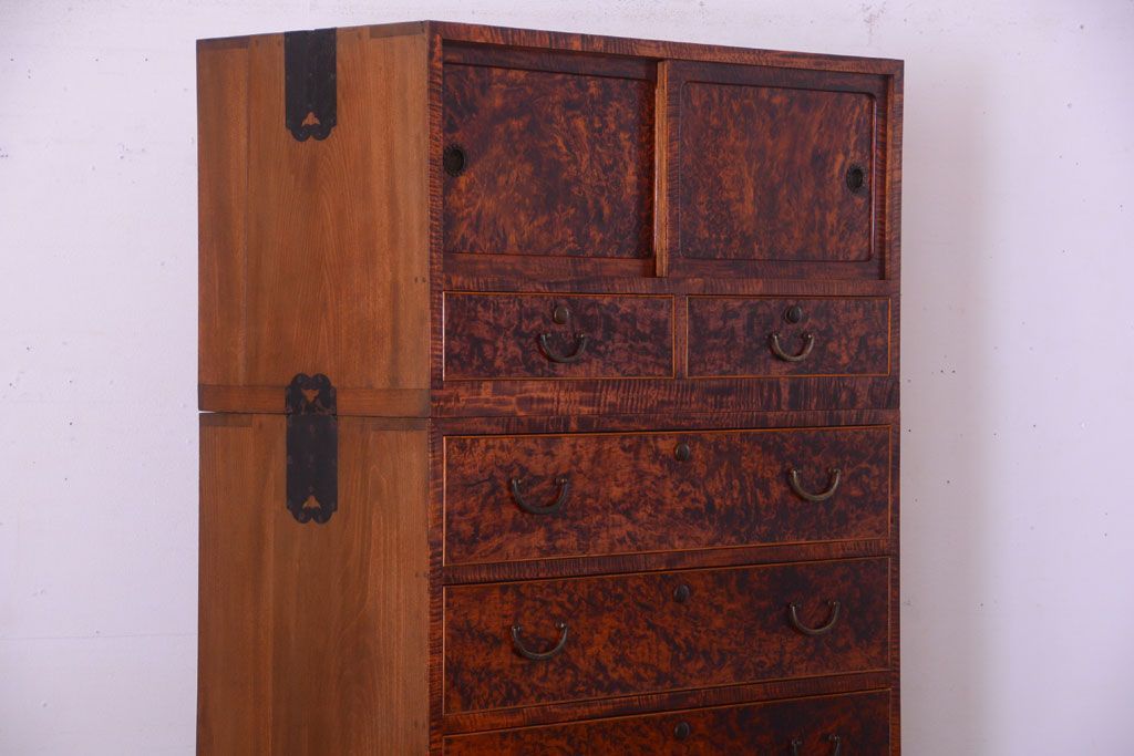 アンティーク家具　和製アンティーク　高級品!バール杢のトチ材製3段重ね衣装箪笥