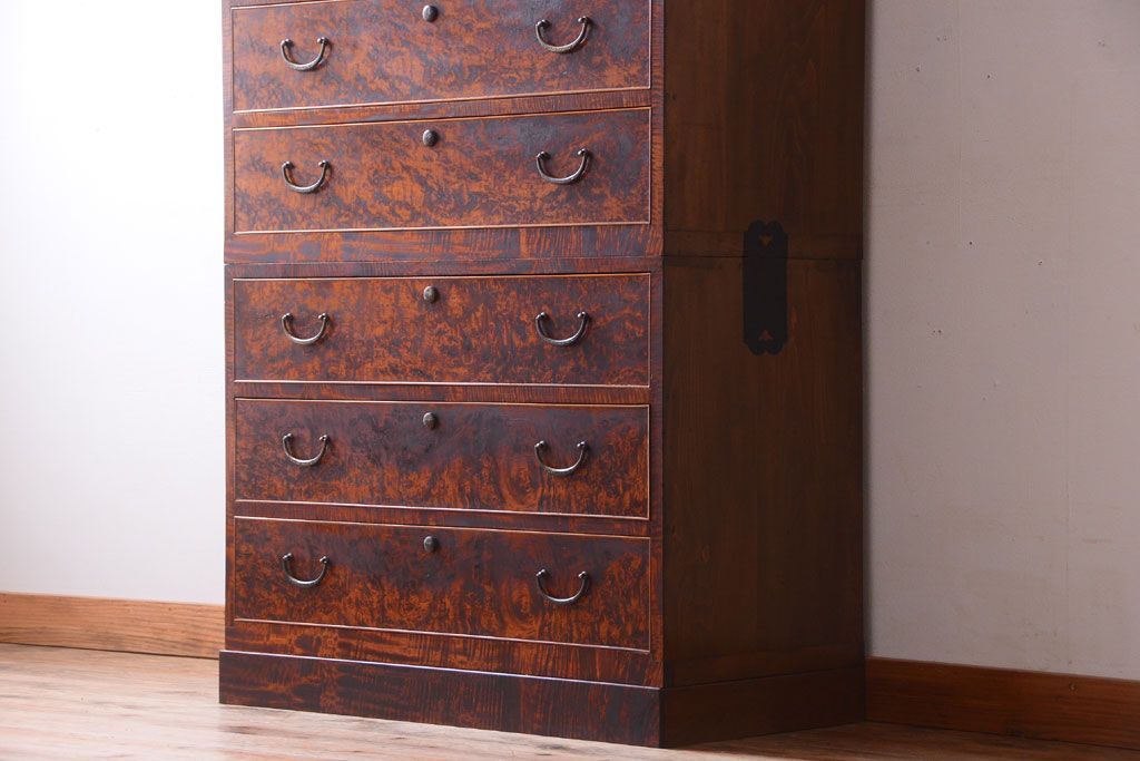 アンティーク家具　和製アンティーク　高級品!バール杢のトチ材製3段重ね衣装箪笥