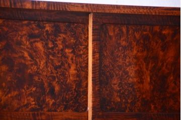 アンティーク家具　和製アンティーク　高級品!バール杢のトチ材製3段重ね衣装箪笥