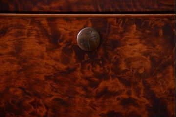 アンティーク家具　和製アンティーク　高級品!バール杢のトチ材製3段重ね衣装箪笥