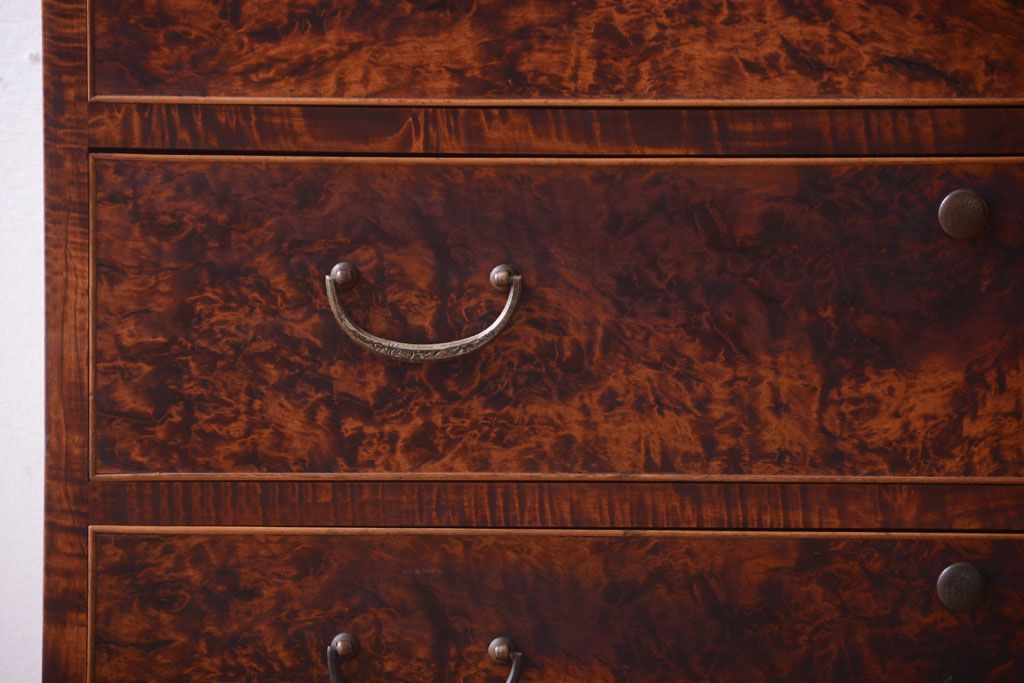 アンティーク家具　和製アンティーク　高級品!バール杢のトチ材製3段重ね衣装箪笥