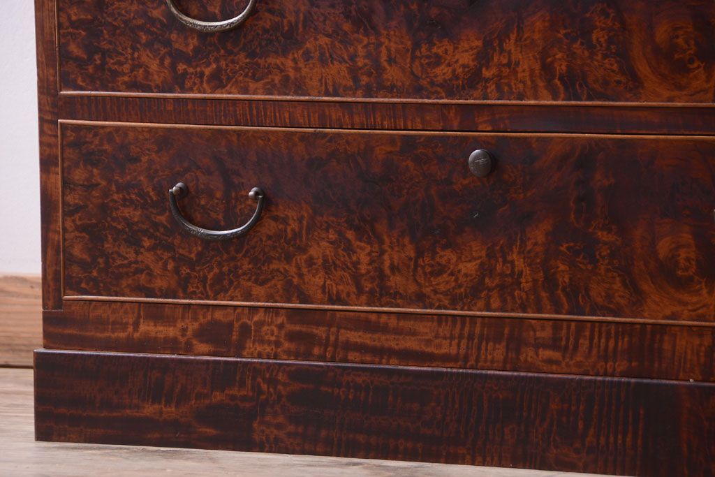 アンティーク家具　和製アンティーク　高級品!バール杢のトチ材製3段重ね衣装箪笥