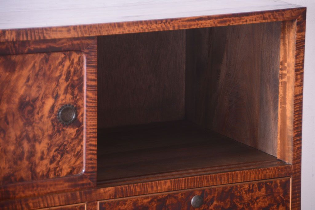 アンティーク家具　和製アンティーク　高級品!バール杢のトチ材製3段重ね衣装箪笥