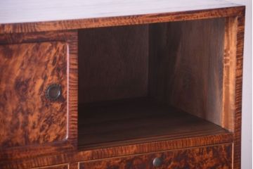 アンティーク家具　和製アンティーク　高級品!バール杢のトチ材製3段重ね衣装箪笥