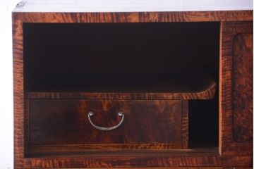 アンティーク家具　和製アンティーク　高級品!バール杢のトチ材製3段重ね衣装箪笥