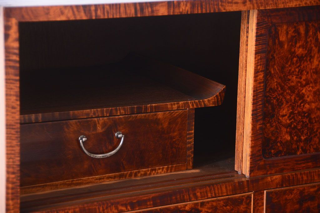 アンティーク家具　和製アンティーク　高級品!バール杢のトチ材製3段重ね衣装箪笥