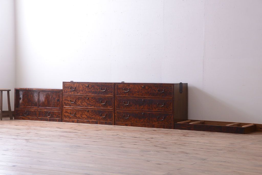 アンティーク家具　和製アンティーク　高級品!バール杢のトチ材製3段重ね衣装箪笥