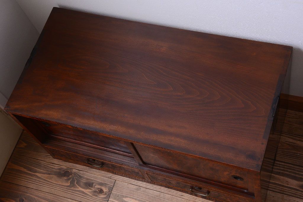 アンティーク家具　和製アンティーク　高級品!バール杢のトチ材製3段重ね衣装箪笥