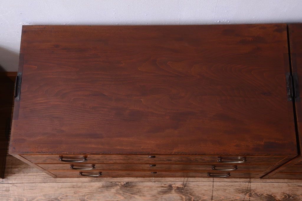 アンティーク家具　和製アンティーク　高級品!バール杢のトチ材製3段重ね衣装箪笥