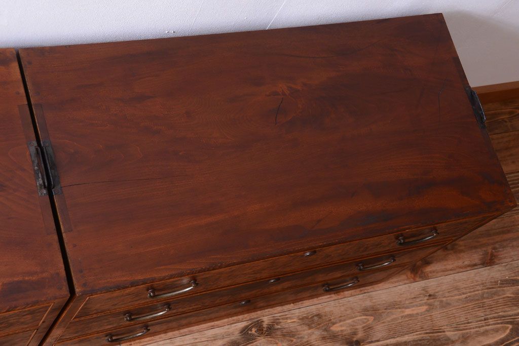 アンティーク家具　和製アンティーク　高級品!バール杢のトチ材製3段重ね衣装箪笥