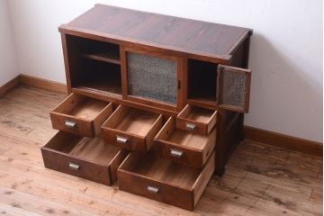 アンティーク家具　古民具・骨董　結霜ガラス入り!前面欅材の和製アンティーク収納棚