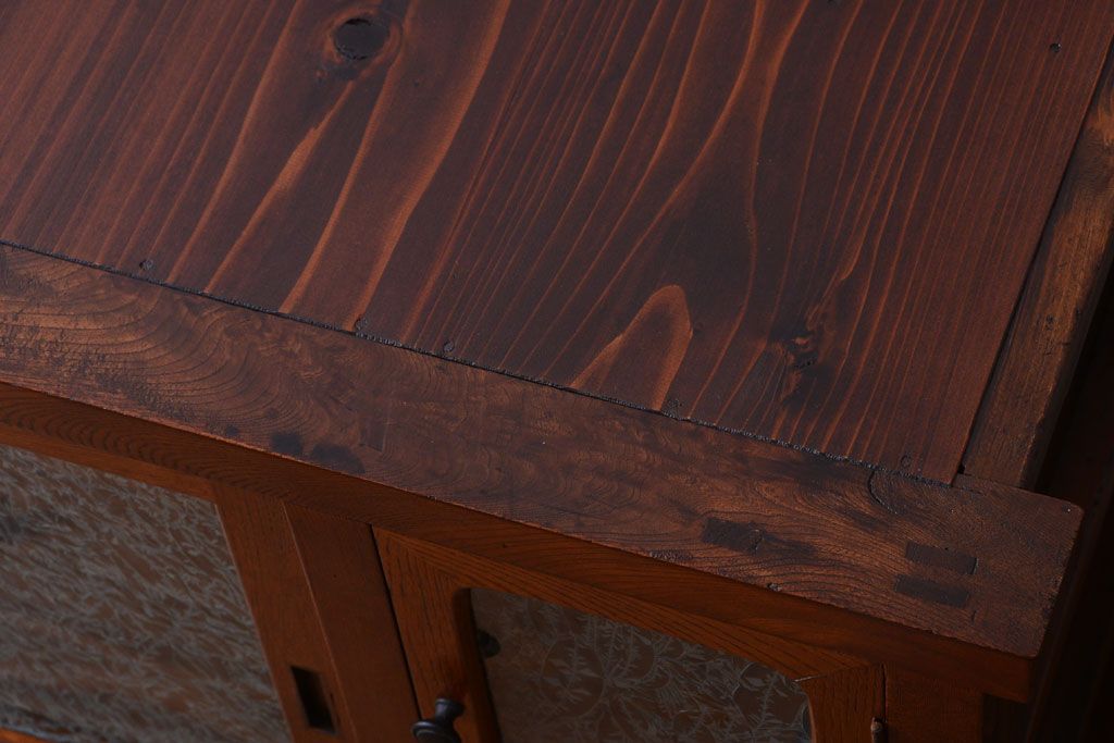 アンティーク家具　古民具・骨董　結霜ガラス入り!前面欅材の和製アンティーク収納棚