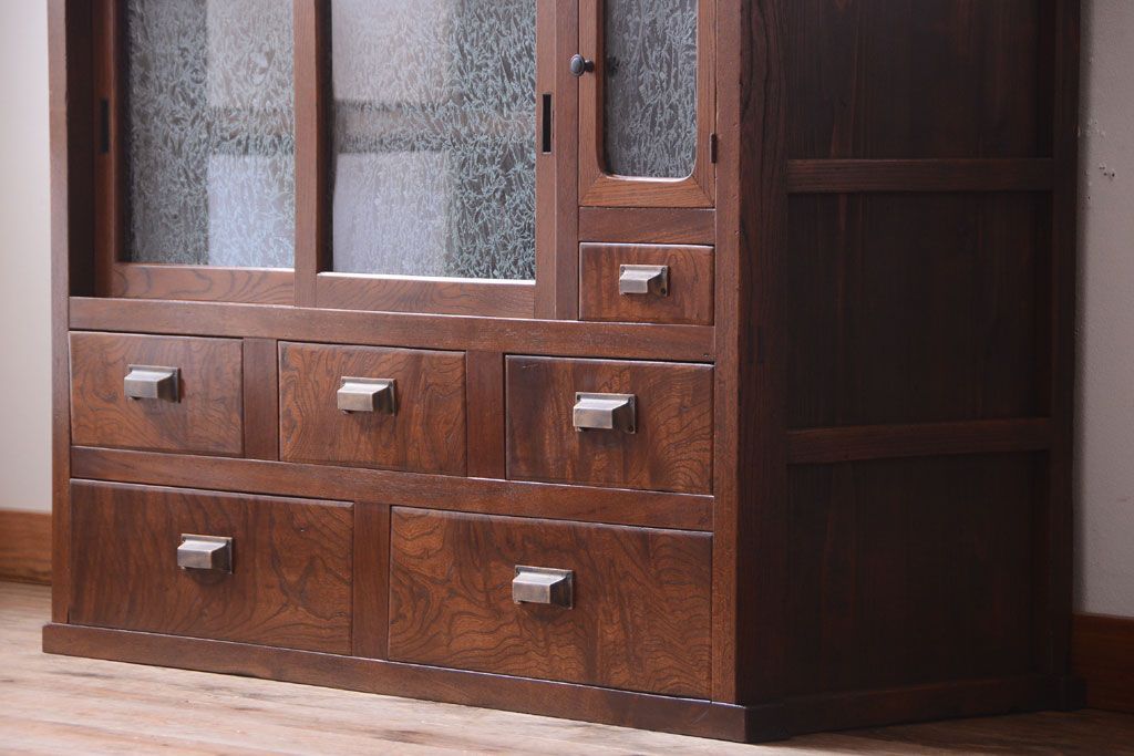 アンティーク家具　古民具・骨董　結霜ガラス入り!前面欅材の和製アンティーク収納棚