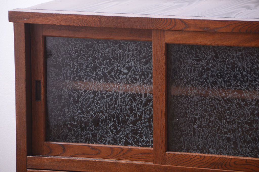 アンティーク家具　古民具・骨董　結霜ガラス入り!前面欅材の和製アンティーク収納棚