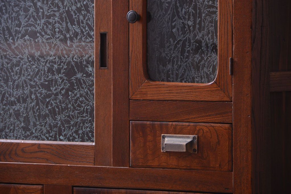 アンティーク家具　古民具・骨董　結霜ガラス入り!前面欅材の和製アンティーク収納棚