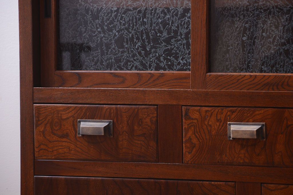 アンティーク家具　古民具・骨董　結霜ガラス入り!前面欅材の和製アンティーク収納棚