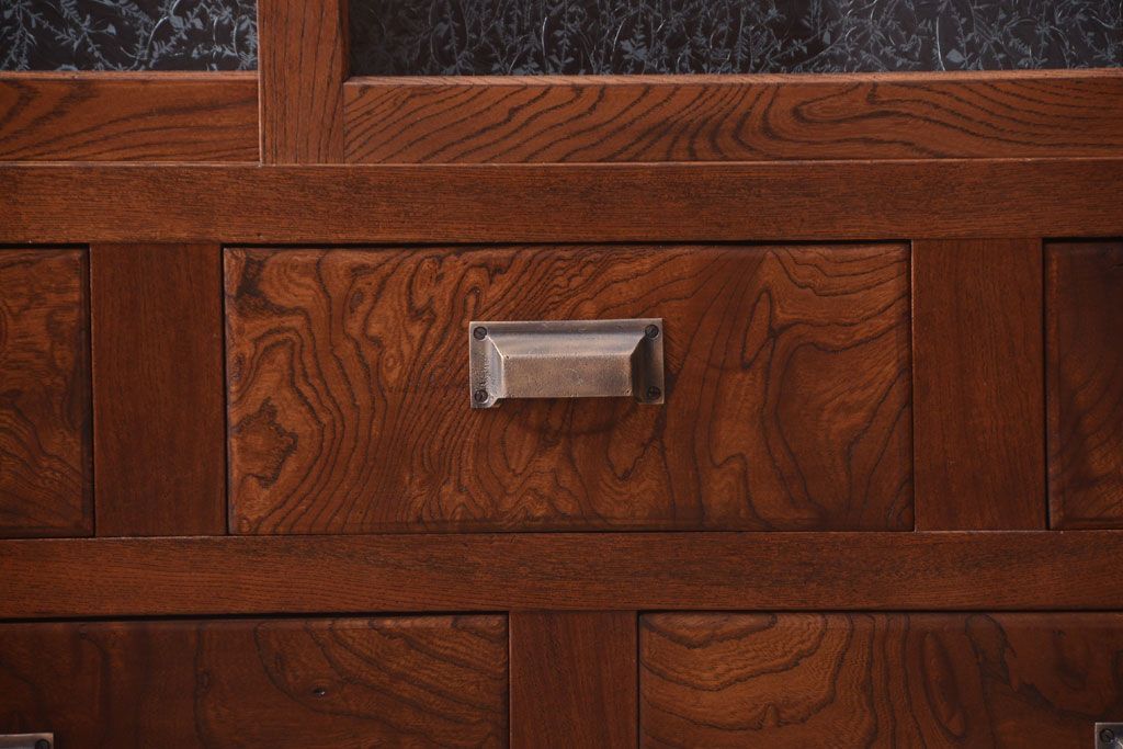 アンティーク家具　古民具・骨董　結霜ガラス入り!前面欅材の和製アンティーク収納棚