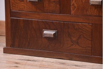 アンティーク家具　古民具・骨董　結霜ガラス入り!前面欅材の和製アンティーク収納棚