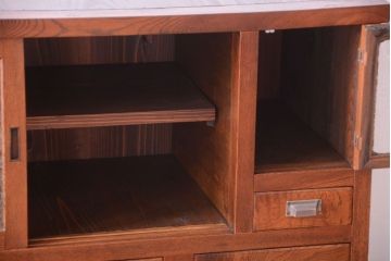 アンティーク家具　古民具・骨董　結霜ガラス入り!前面欅材の和製アンティーク収納棚