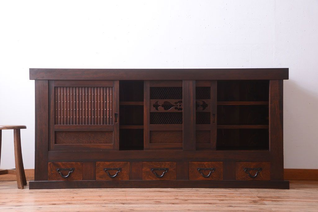 アンティーク家具　古民具・骨董 丸桟仕上げの変わり型水屋箪笥サイドボード(収納棚)