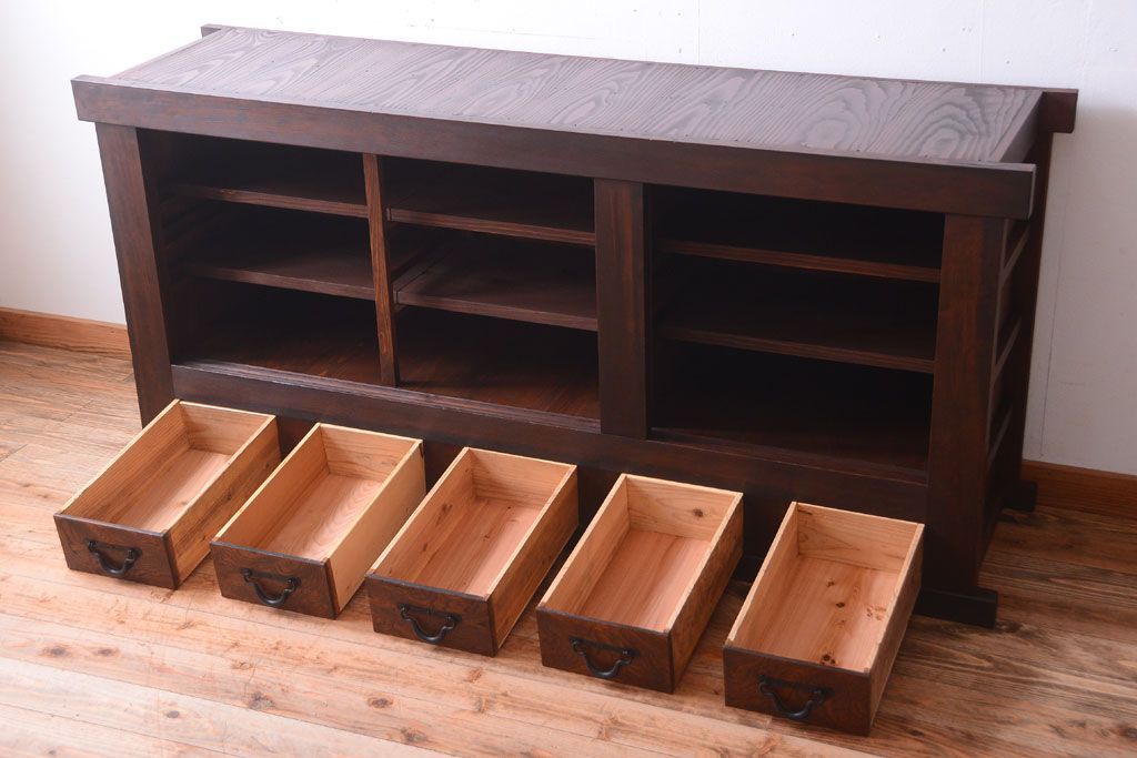 アンティーク家具　古民具・骨董 丸桟仕上げの変わり型水屋箪笥サイドボード(収納棚)