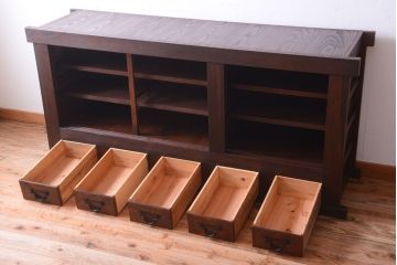 アンティーク家具　古民具・骨董 丸桟仕上げの変わり型水屋箪笥サイドボード(収納棚)