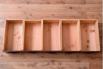 アンティーク家具　古民具・骨董 丸桟仕上げの変わり型水屋箪笥サイドボード(収納棚)