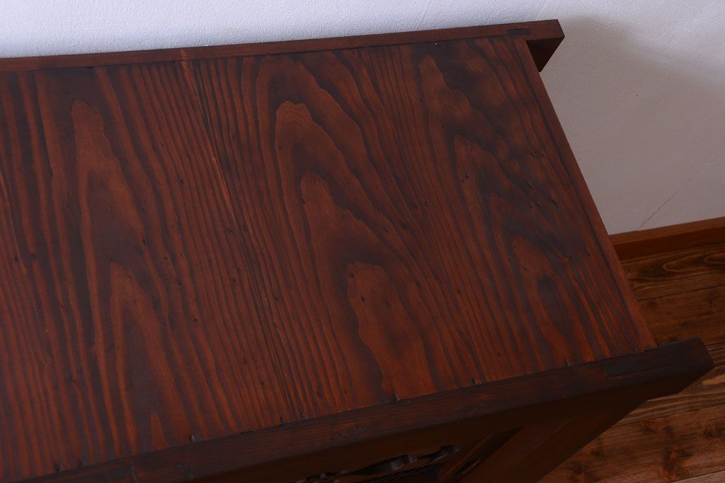 アンティーク家具　古民具・骨董 丸桟仕上げの変わり型水屋箪笥サイドボード(収納棚)