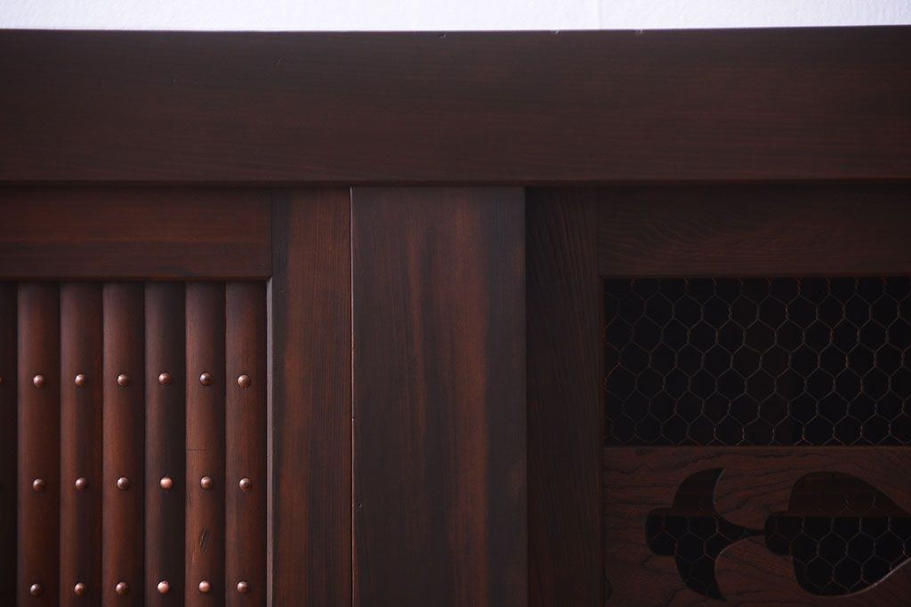 アンティーク家具　古民具・骨董 丸桟仕上げの変わり型水屋箪笥サイドボード(収納棚)