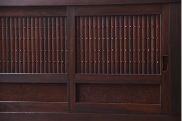 アンティーク家具　古民具・骨董 丸桟仕上げの変わり型水屋箪笥サイドボード(収納棚)