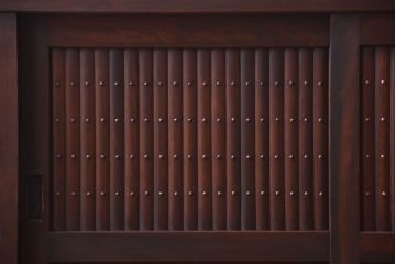 アンティーク家具　古民具・骨董 丸桟仕上げの変わり型水屋箪笥サイドボード(収納棚)