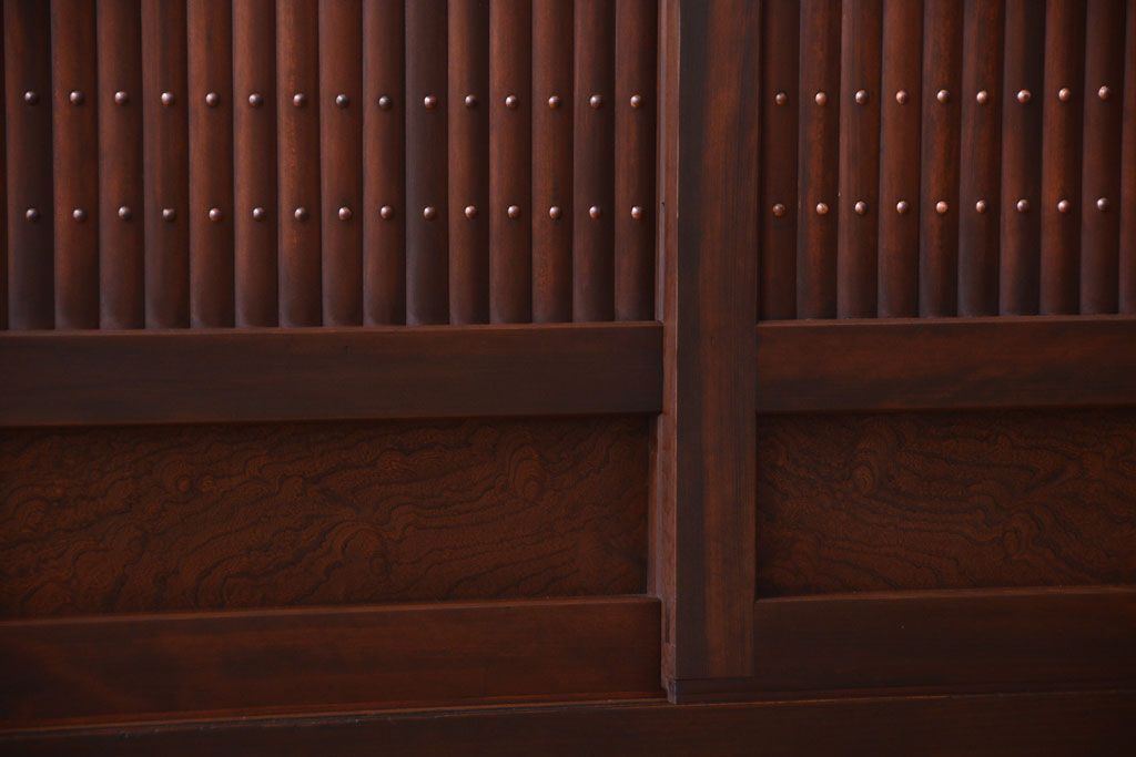 アンティーク家具　古民具・骨董 丸桟仕上げの変わり型水屋箪笥サイドボード(収納棚)