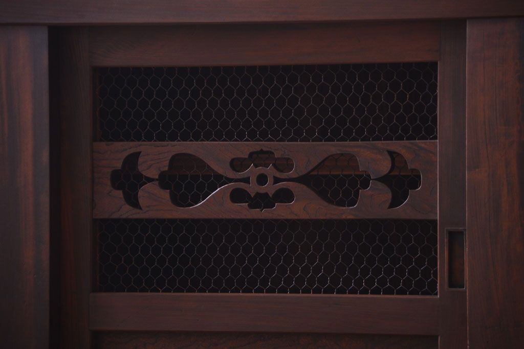 アンティーク家具　古民具・骨董 丸桟仕上げの変わり型水屋箪笥サイドボード(収納棚)