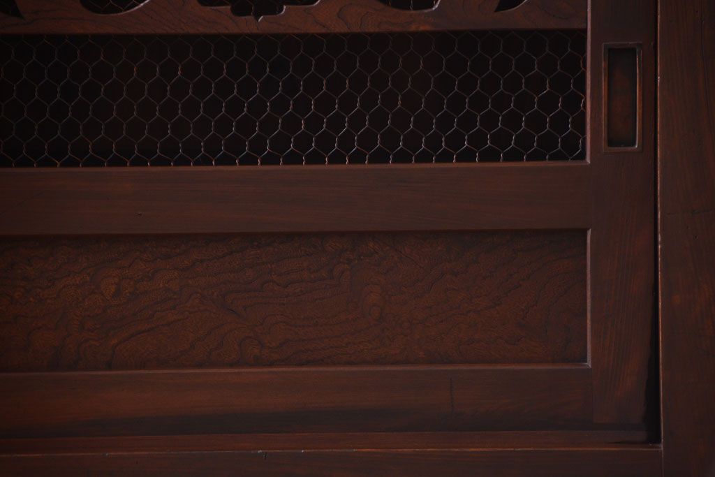 アンティーク家具　古民具・骨董 丸桟仕上げの変わり型水屋箪笥サイドボード(収納棚)