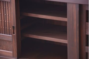 アンティーク家具　古民具・骨董 丸桟仕上げの変わり型水屋箪笥サイドボード(収納棚)