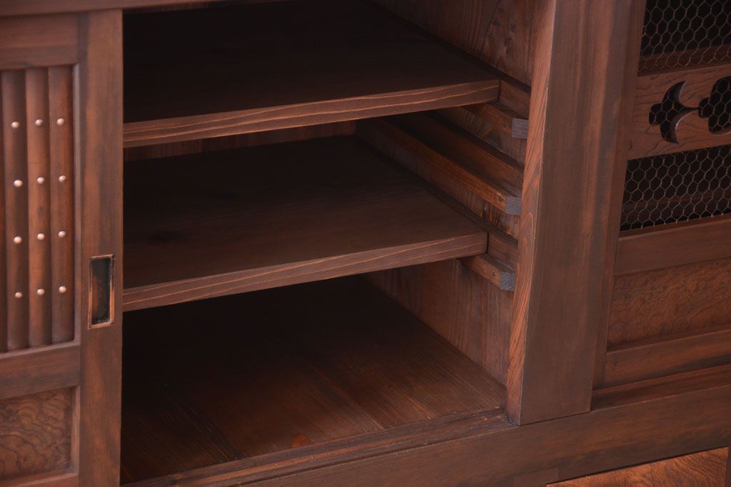 アンティーク家具　古民具・骨董 丸桟仕上げの変わり型水屋箪笥サイドボード(収納棚)