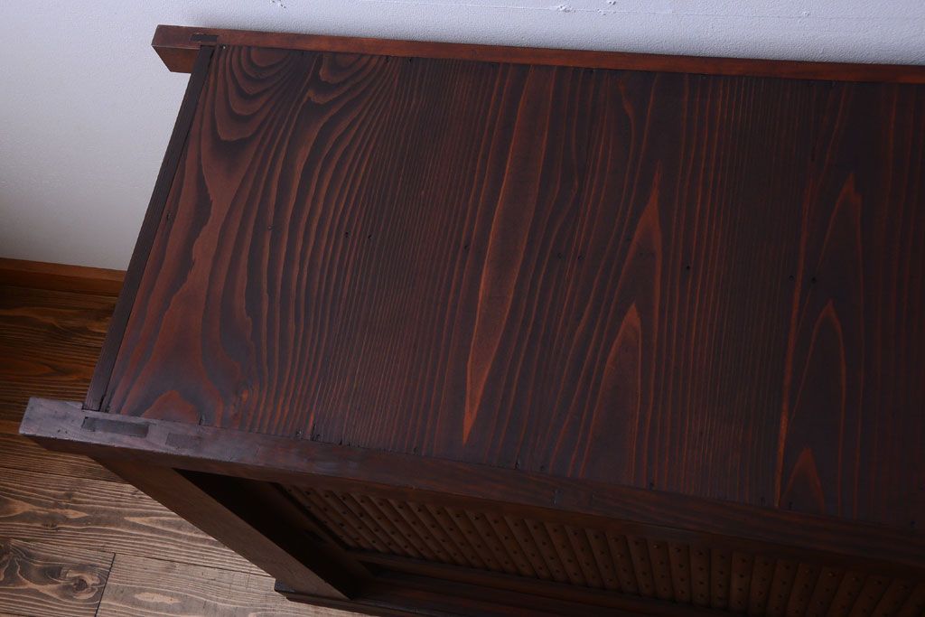 アンティーク家具　古民具・骨董 丸桟仕上げの近江水屋箪笥サイドボード(収納棚)