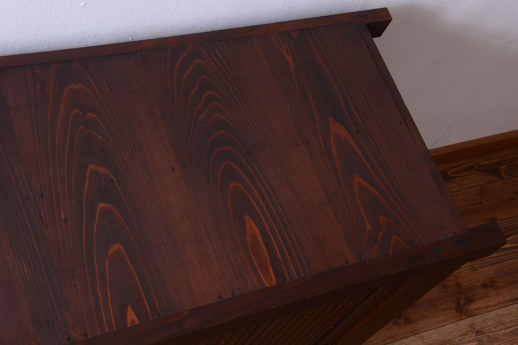 アンティーク家具　古民具・骨董 丸桟仕上げの近江水屋箪笥サイドボード(収納棚)