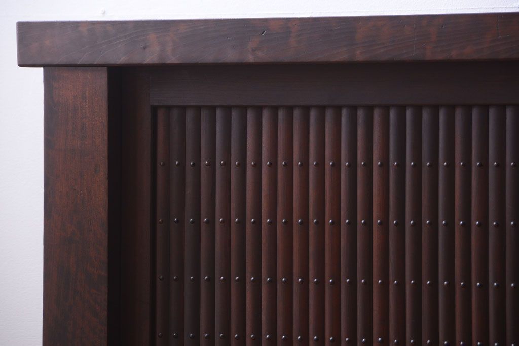 アンティーク家具　古民具・骨董 丸桟仕上げの近江水屋箪笥サイドボード(収納棚)