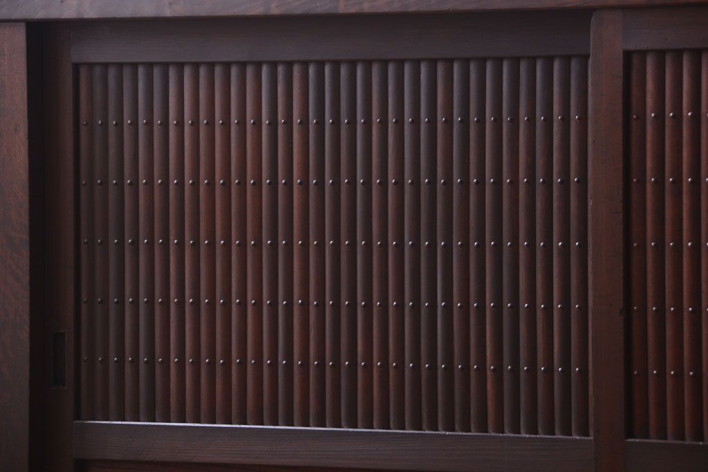 アンティーク家具　古民具・骨董 丸桟仕上げの近江水屋箪笥サイドボード(収納棚)