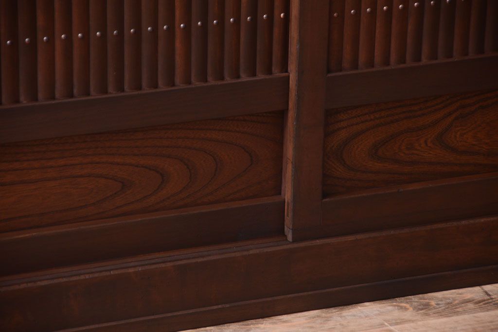 アンティーク家具　古民具・骨董 丸桟仕上げの近江水屋箪笥サイドボード(収納棚)